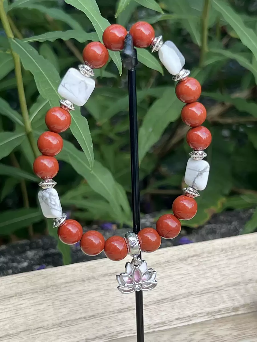 Bracelet jaspe rouge et howlite