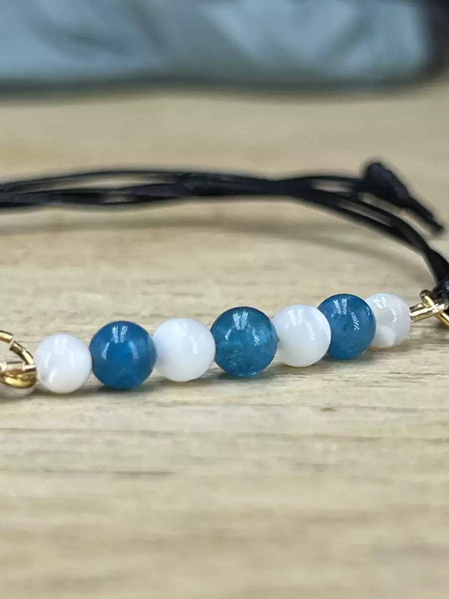 Bracelet réglable apatite bleue et nacre