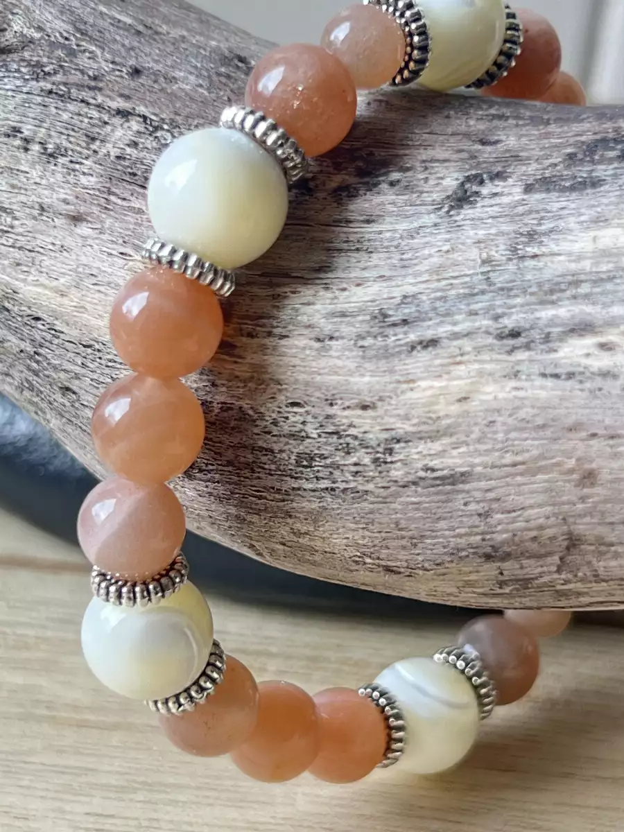 Bracelet en Pierre de Soleil & Nacre - Breloque Bouddha