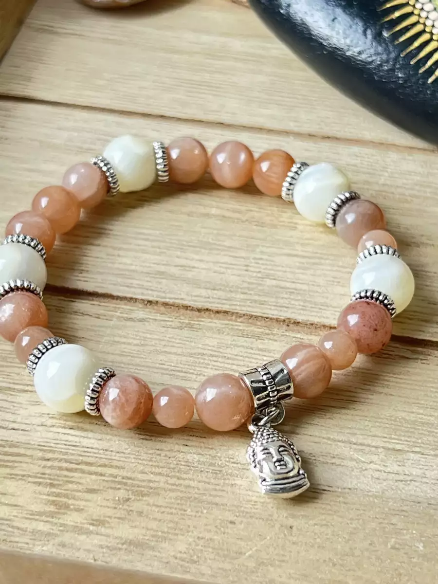 Bracelet en Pierre de Soleil & Nacre - Breloque Bouddha