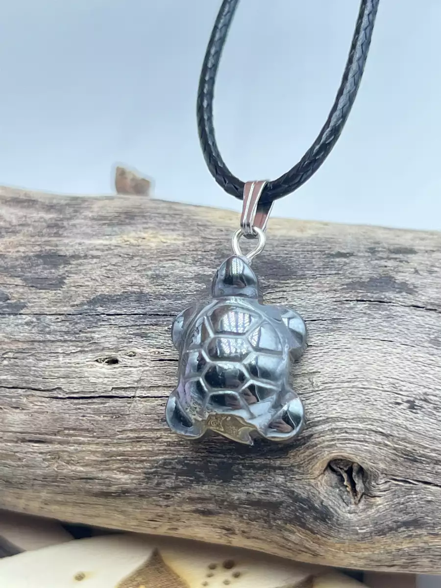 Pendentif tortue en hématite