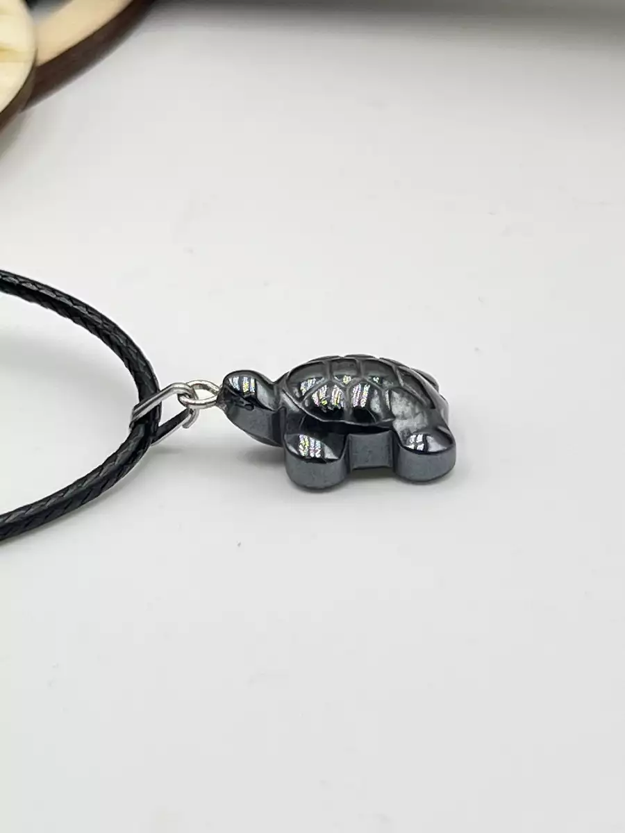 Pendentif tortue en hématite