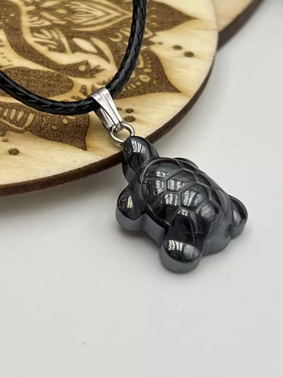 Pendentif tortue en hématite