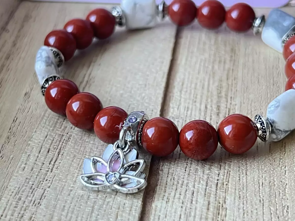 Bracelet jaspe rouge et howlite