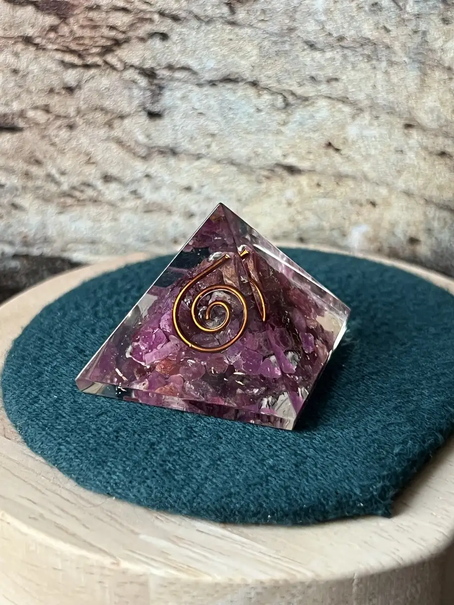 Baby Pyramide orgone tourmaline rose
