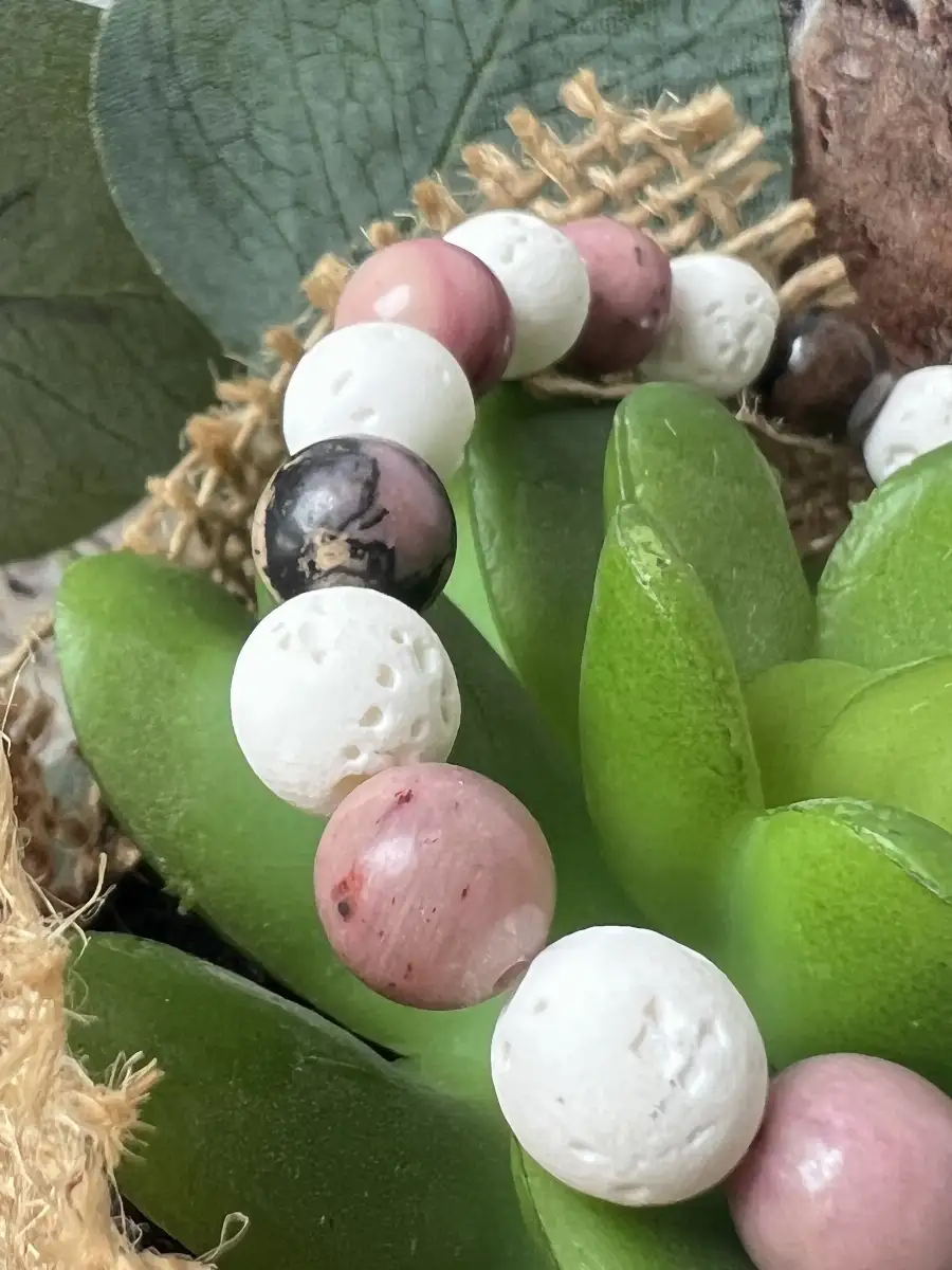 Bracelet en pierre de lave blanche et rhodonite