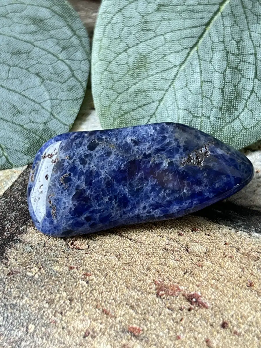 Pierre roulée en sodalite