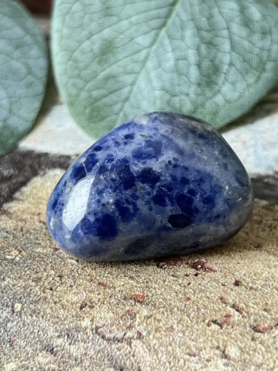 Pierre roulée en sodalite
