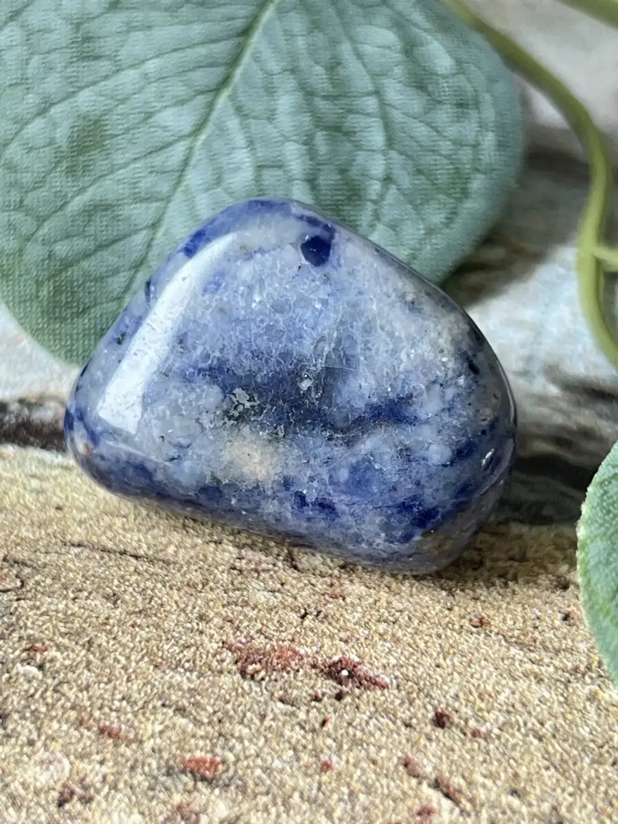 Pierre roulée en sodalite