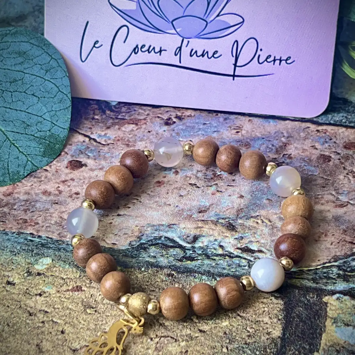 Bracelet en bois de santal, agate fleur