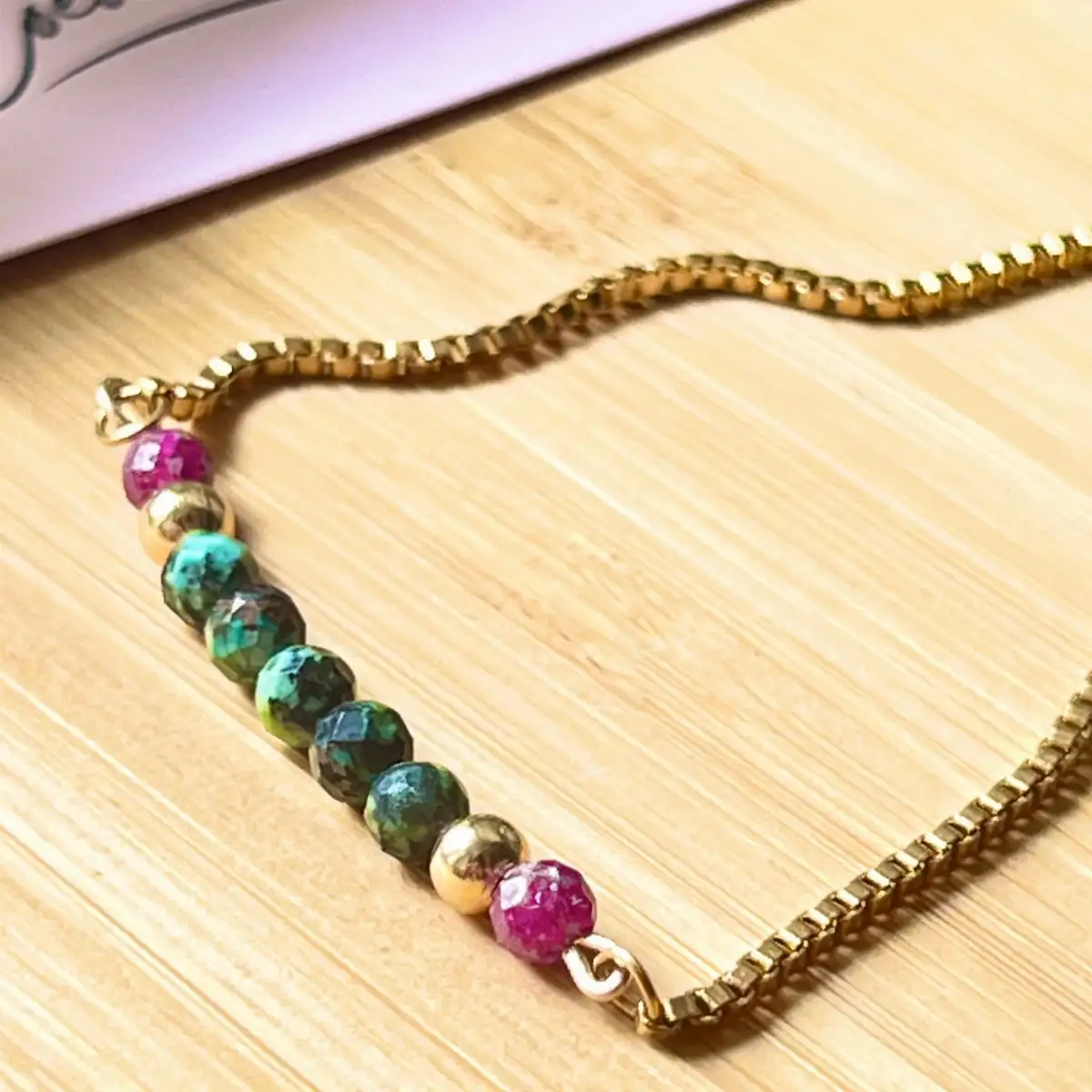 Bracelet "Éclat du Cœur et Ancrage Sacré" – Turquoise Africaine facettée ET Rubis