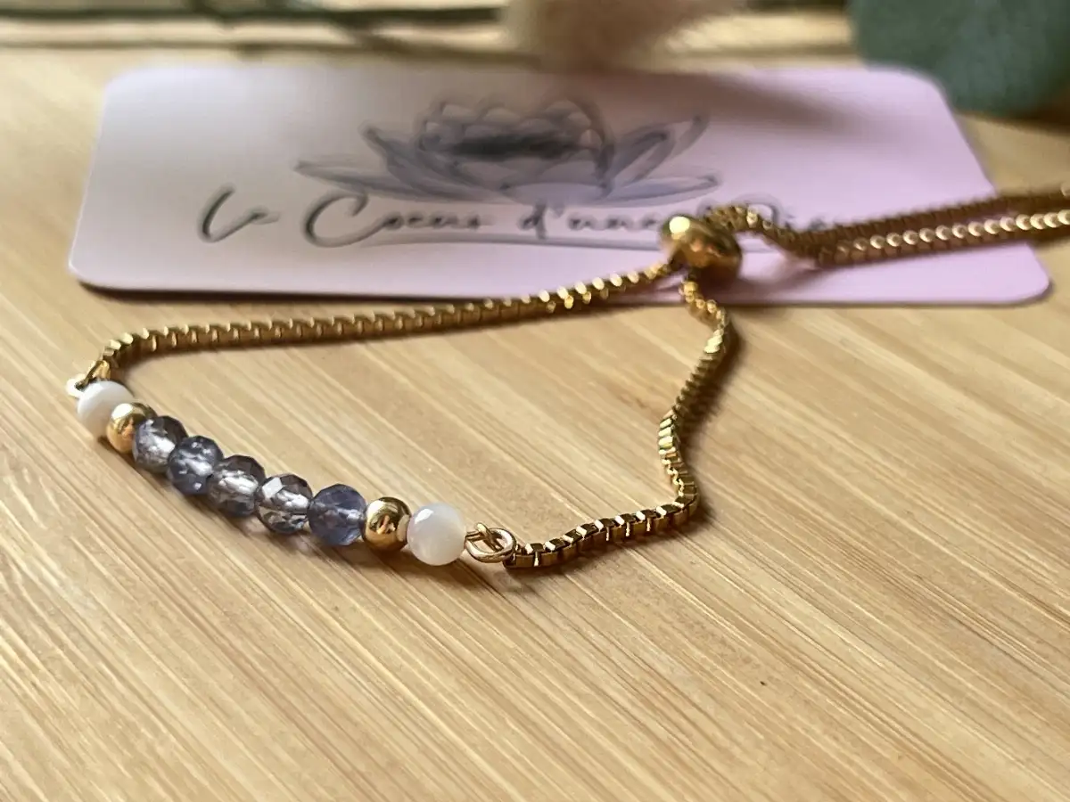 Bracelet "Clarté et Douceur Intérieure" – Cordiérite ET Nacre