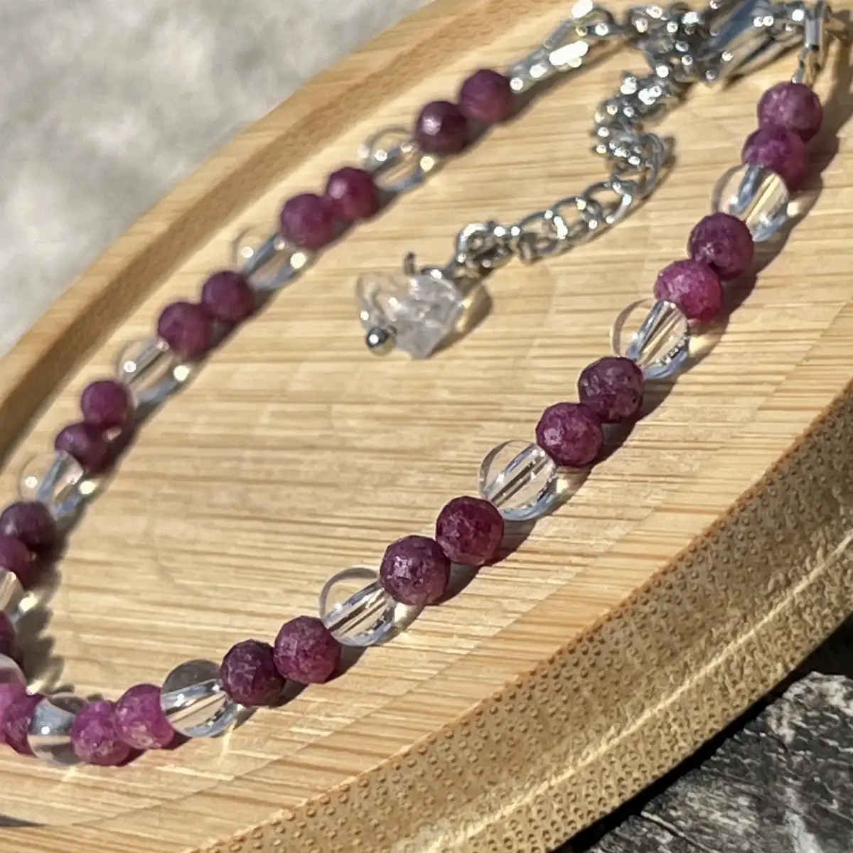 Bracelet "Force du Cœur et Clarté" – Rubis Facetté et Cristal de Roche