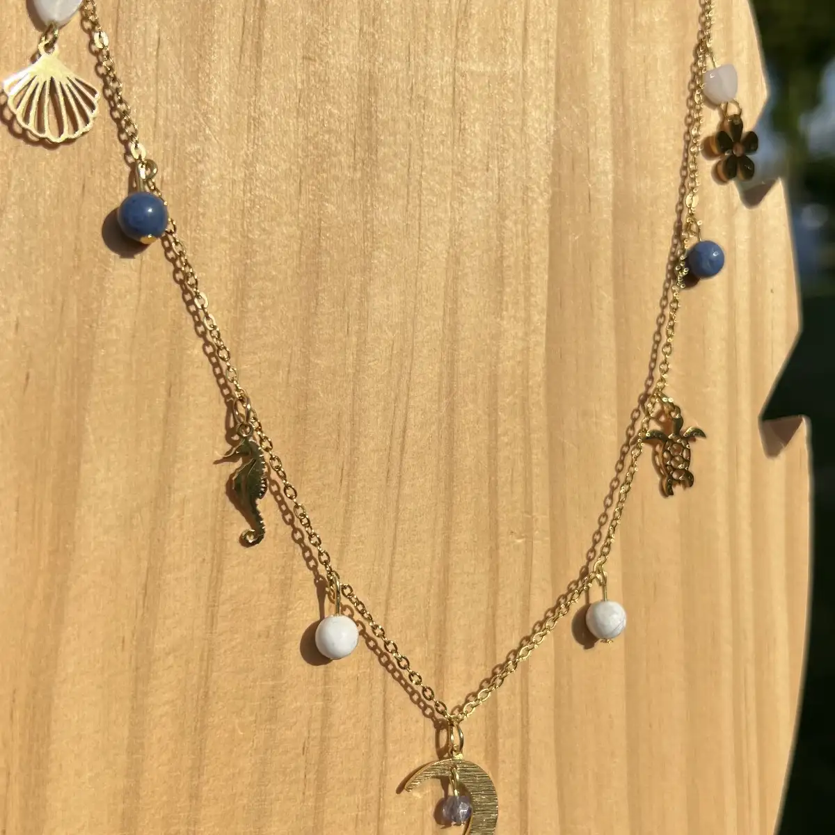Collier "Équilibre et Harmonie" – Howlite, Cordiérite, Jade Blanc et Dumortierite