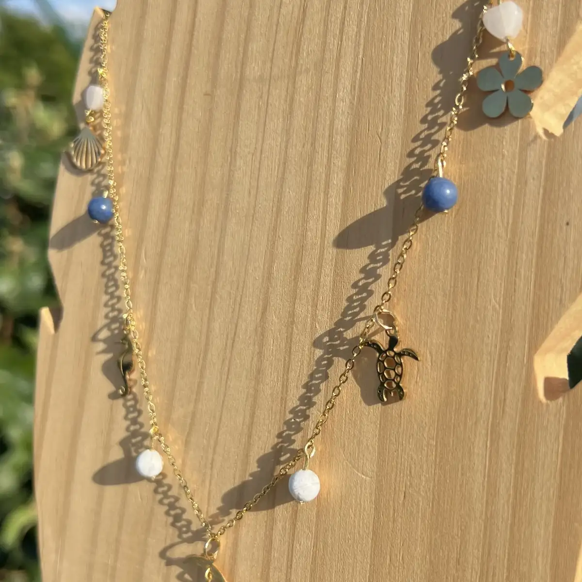 Collier "Équilibre et Harmonie" – Howlite, Cordiérite, Jade Blanc et Dumortierite