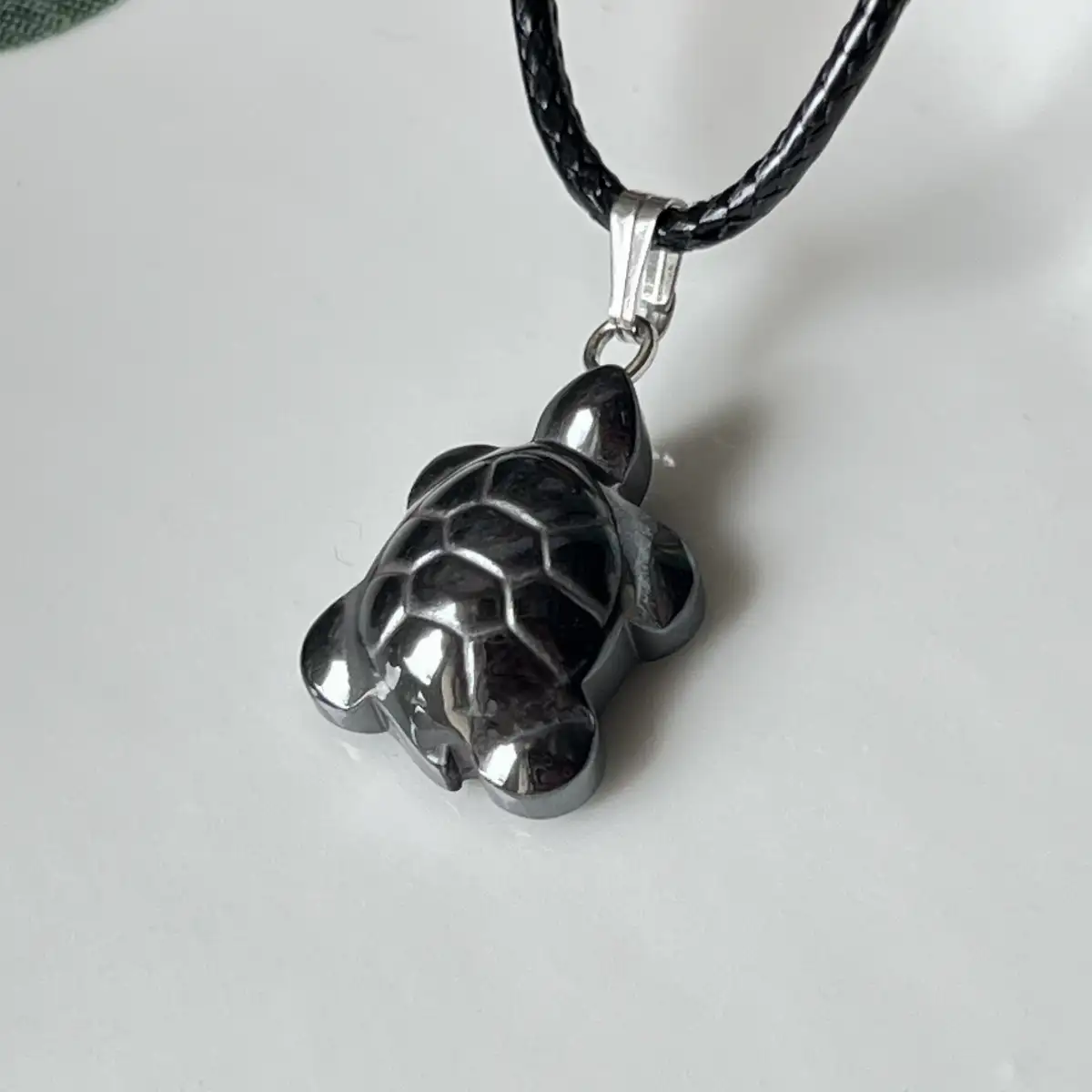 Pendentif tortue hématite