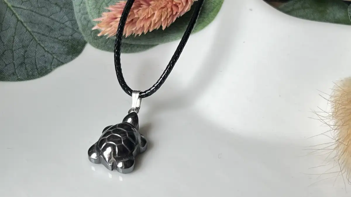 Pendentif tortue hématite