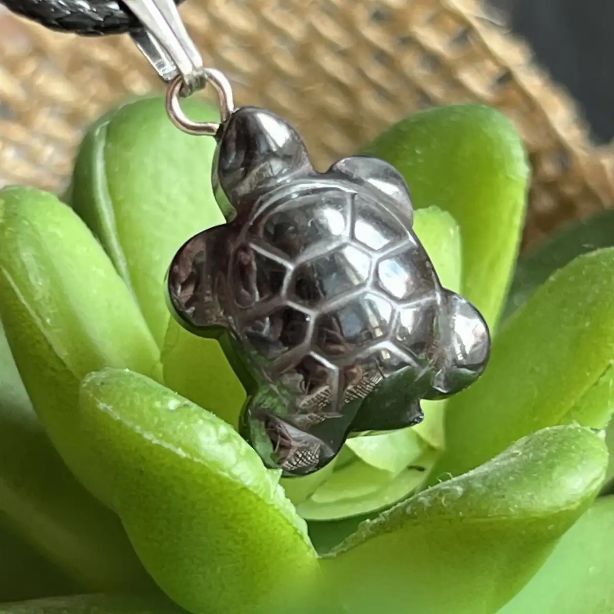 Pendentif tortue hématite