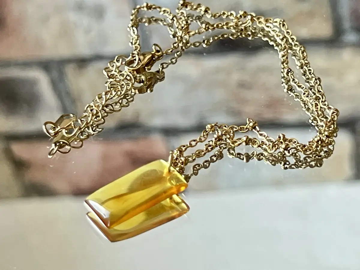 Pendentif en ambre