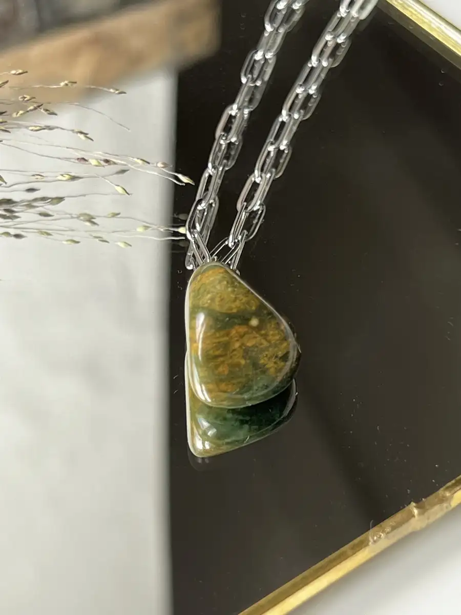 Pendentif en Rhyolite – Chaîne acier inoxydable