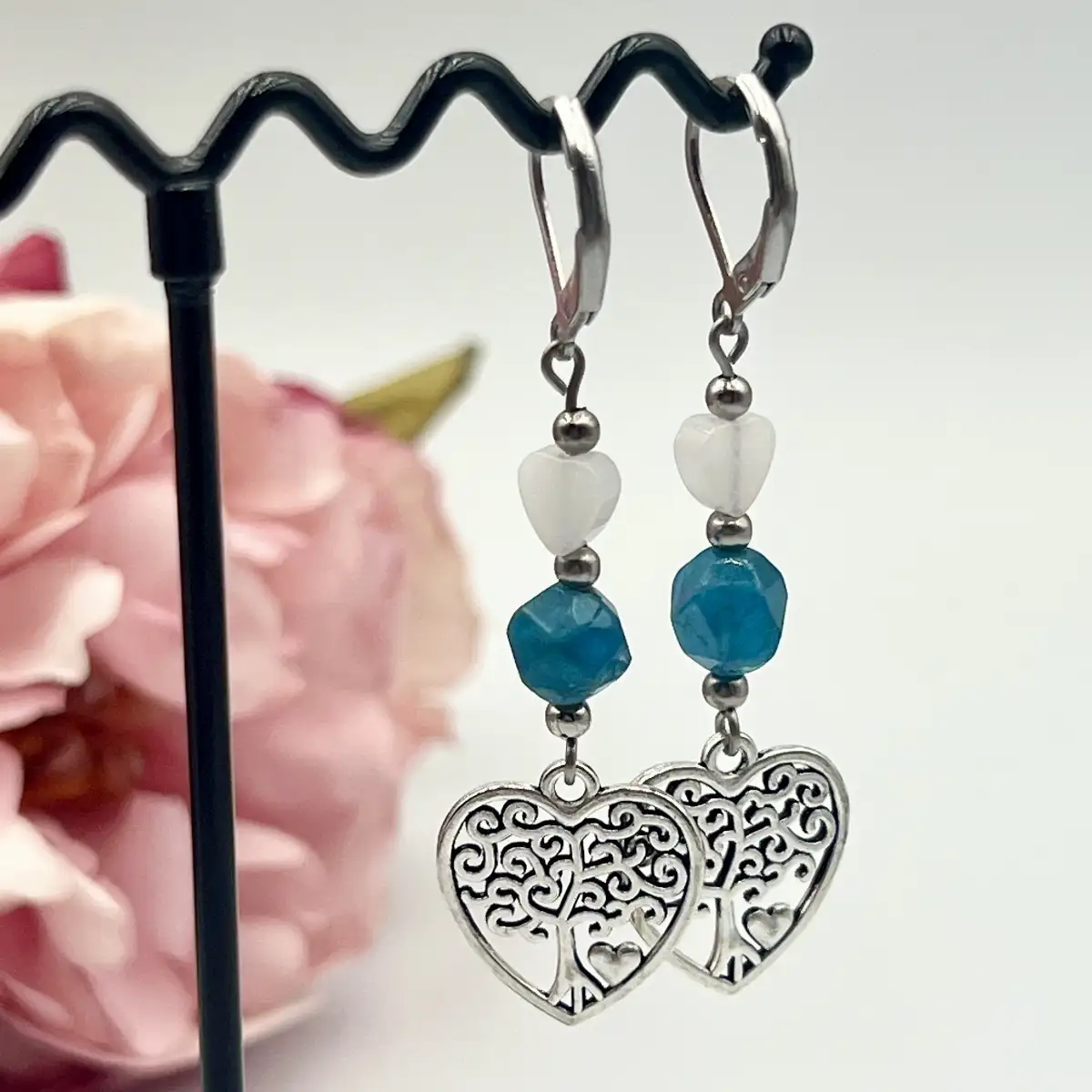 Boucles d'oreilles apatite et jade blanc