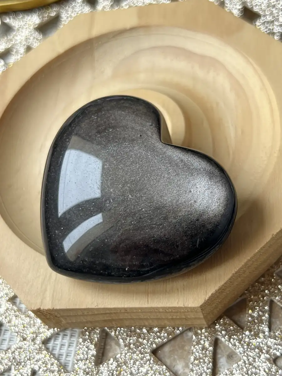 Pierre en forme de cœur – Obsidienne argentée