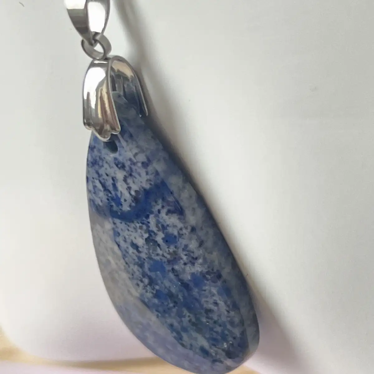 Pendentif en Dumortiérite