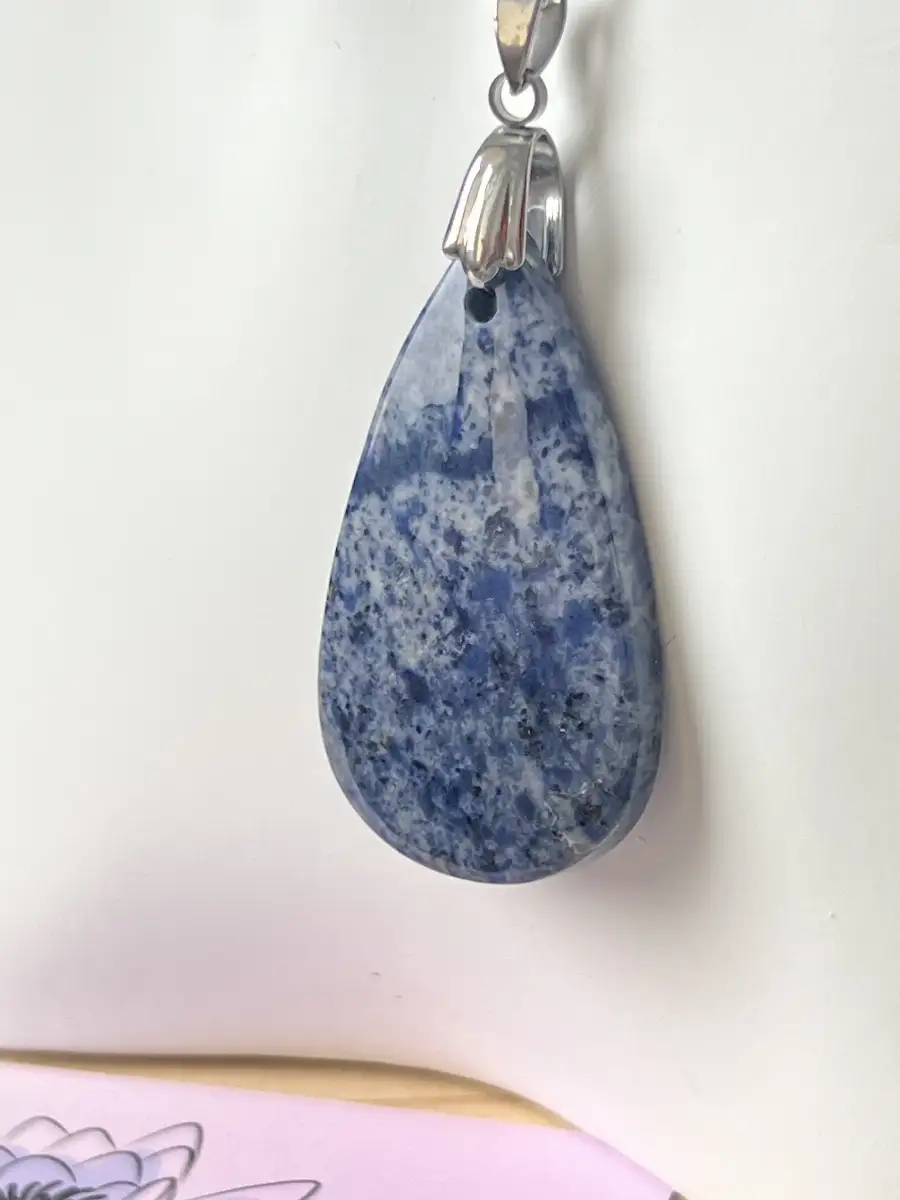 Pendentif en Dumortiérite