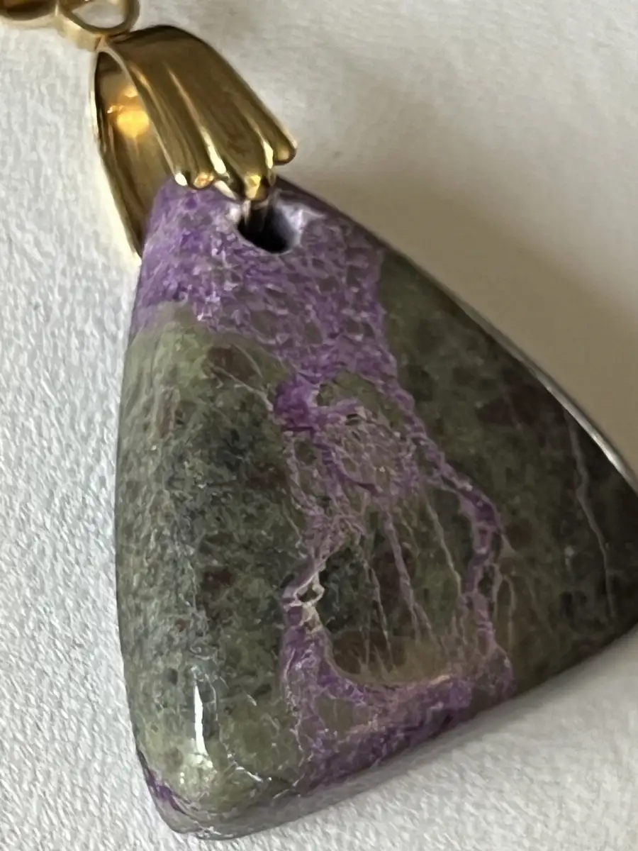 Pendentif en Purpurite