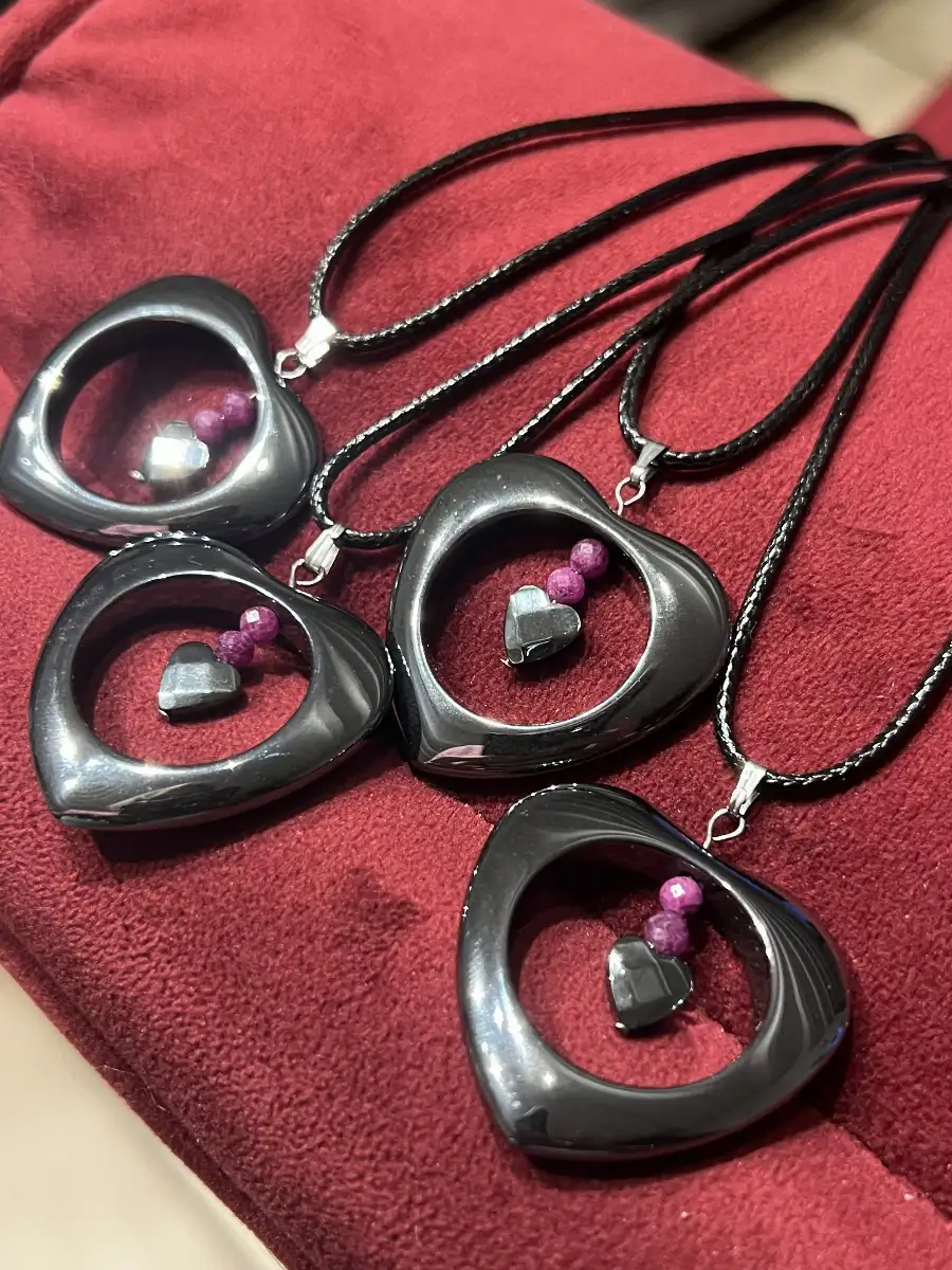 Pendentif coeur hématite et rubis