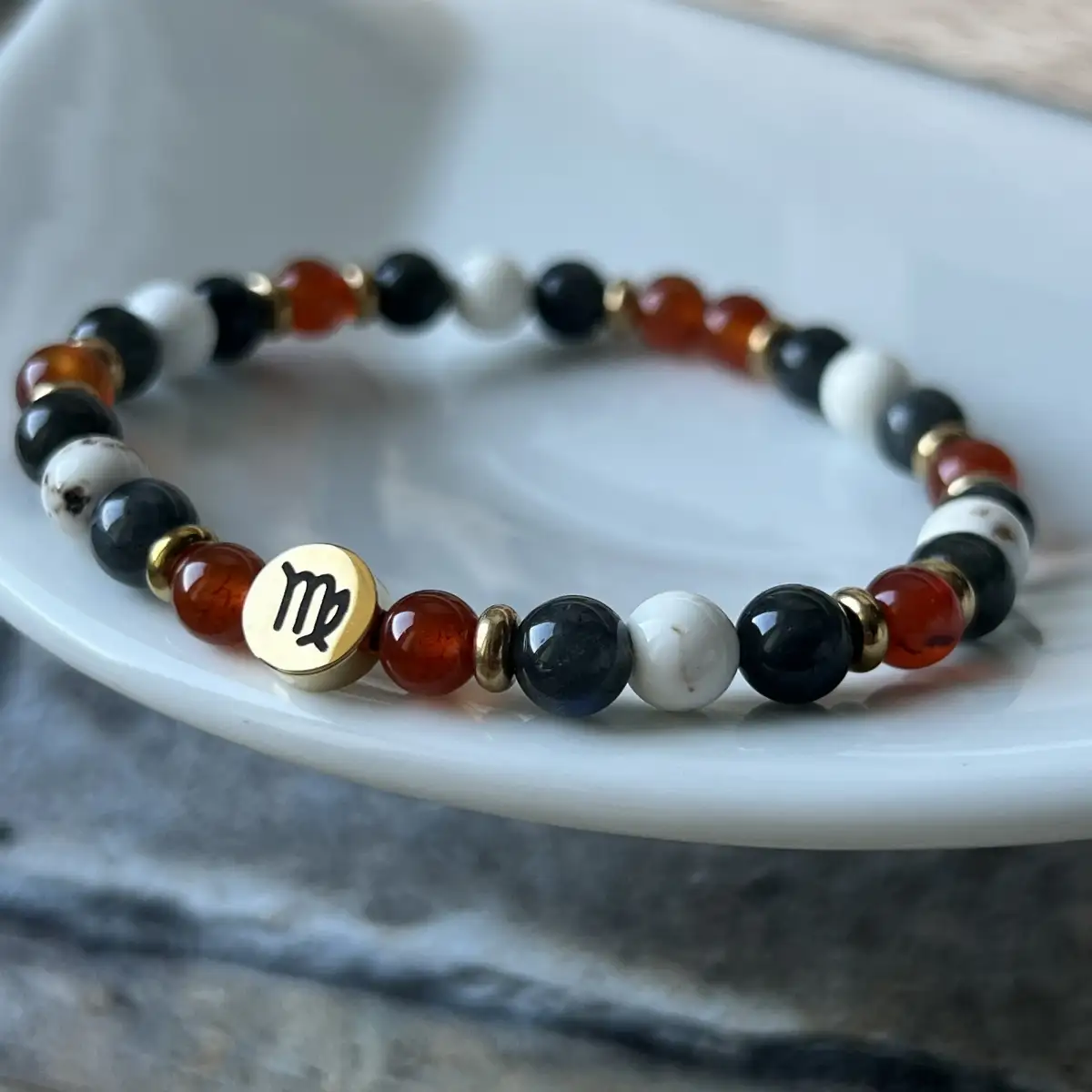 Bracelet Vierge – Cornaline, Pierre de Lune Noire & Magnésite
