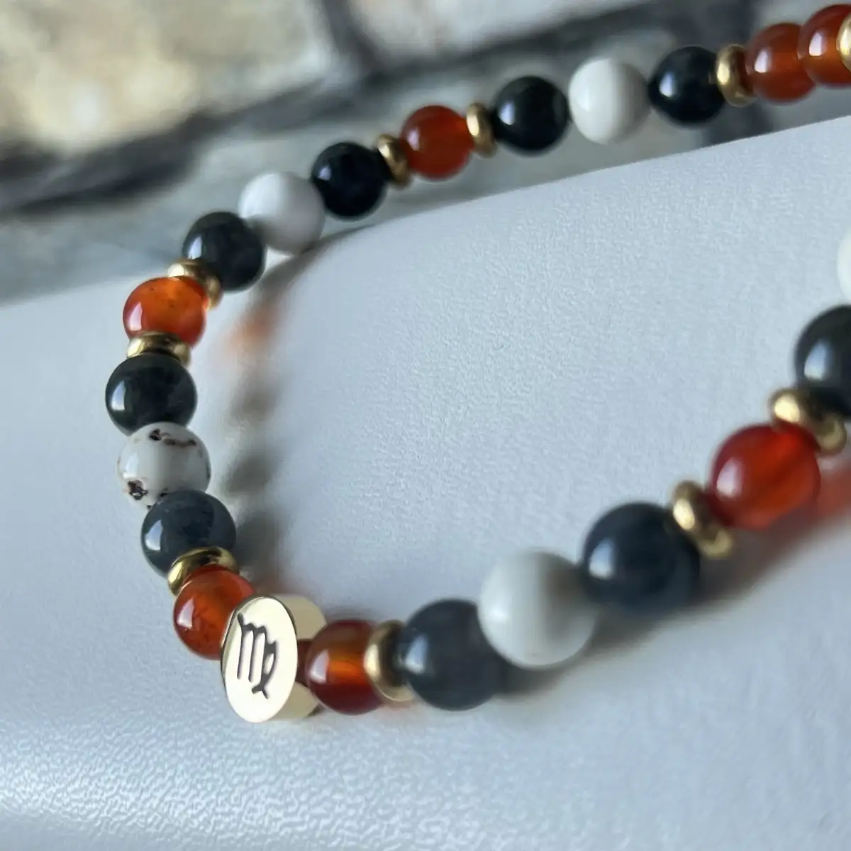 Bracelet Vierge – Cornaline, Pierre de Lune Noire & Magnésite
